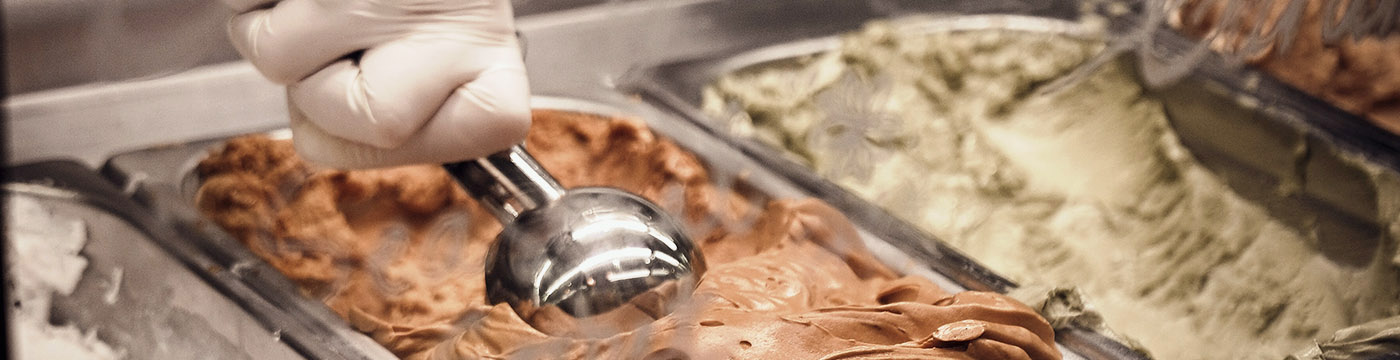 gelato-scoop-in-process